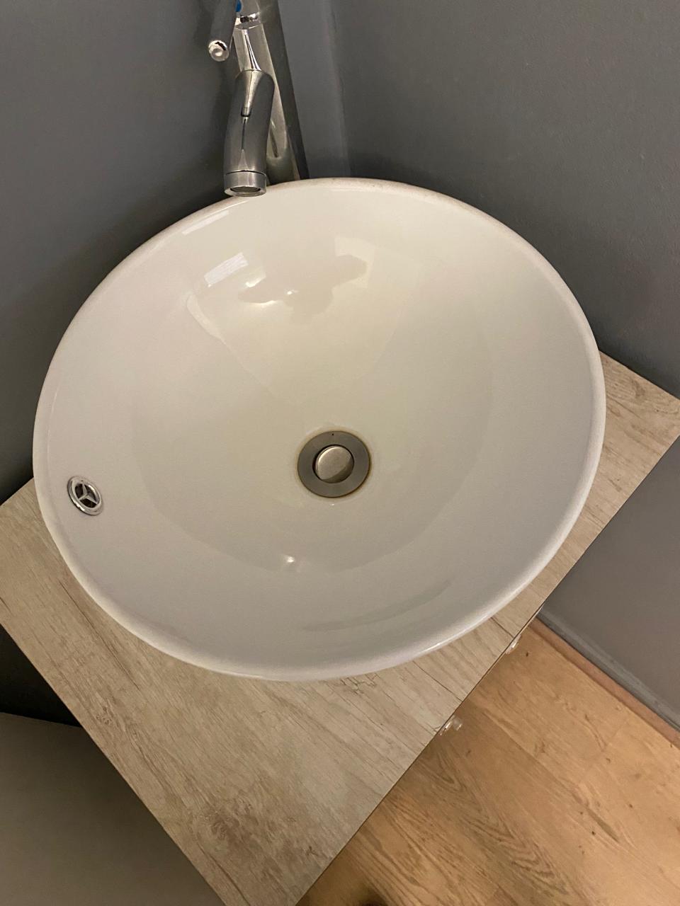 Vanitorio con mueble beige aéreo - Imagen 3