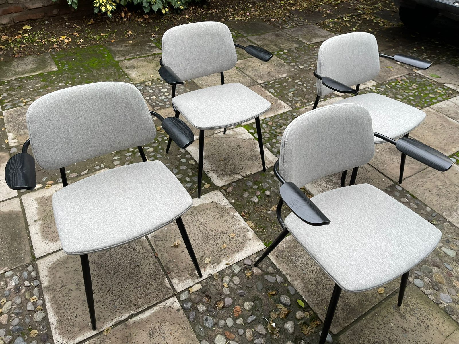 Set 4 sillas con apoyabrazos Amoblé