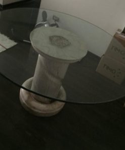 Mesa de mármol rosa y vidrio