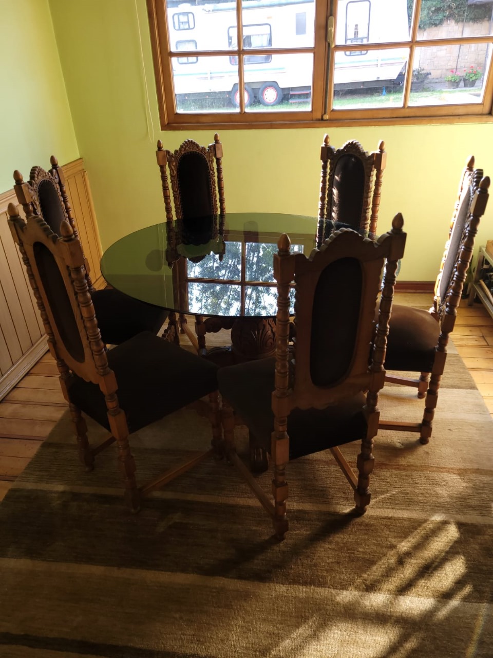 Juego de comedor de madera tallada con 6 sillas