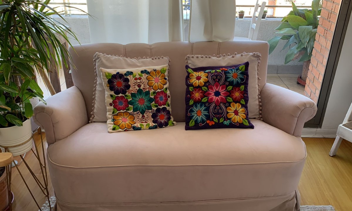 Sofá 2 cuerpos rosa envejecido