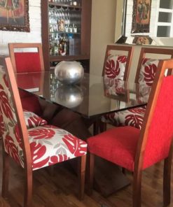 Juego comedor con 6 sillas Kauce Arquitectos