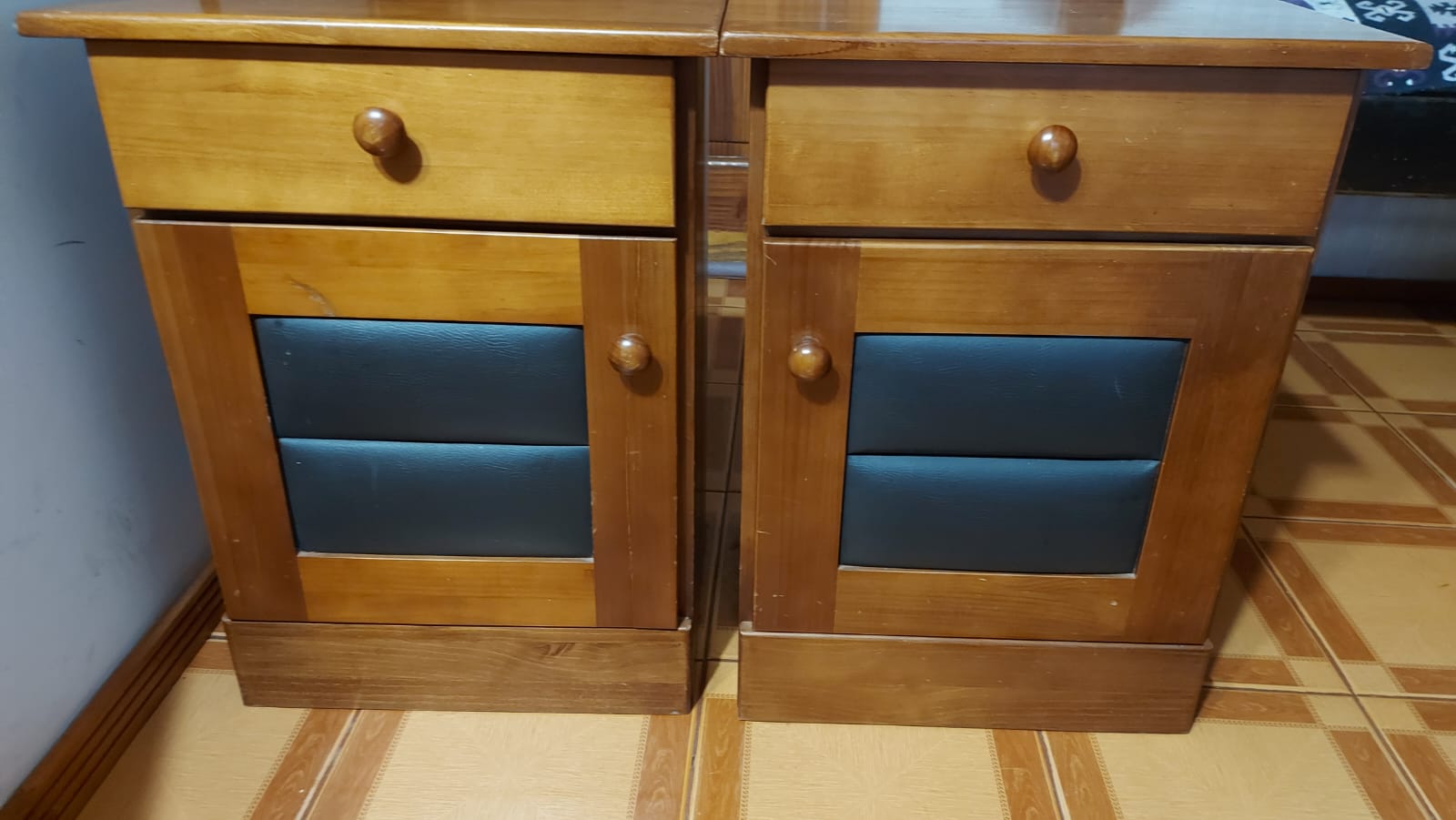 Par de veladores de madera - Imagen 8