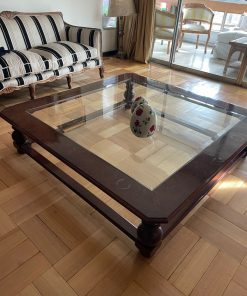 Mesa de centro cristal biselado y cubierta de raíz