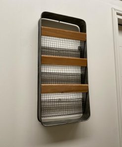 Repisa metálica enrejada decorativa