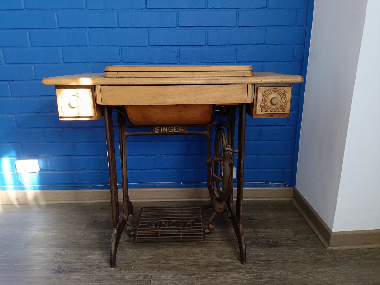 Máquinas coser Singer con mueble - Imagen 4