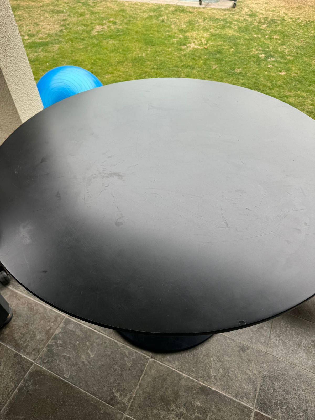 Mesa comedor redonda negra - Imagen 4