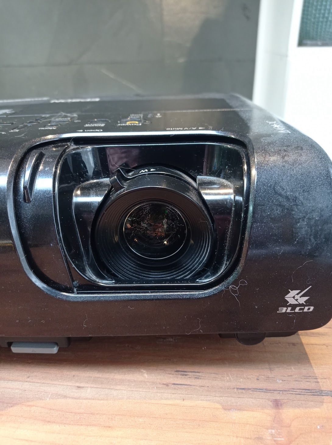 Proyector Epson PowerLite 77c - Imagen 2