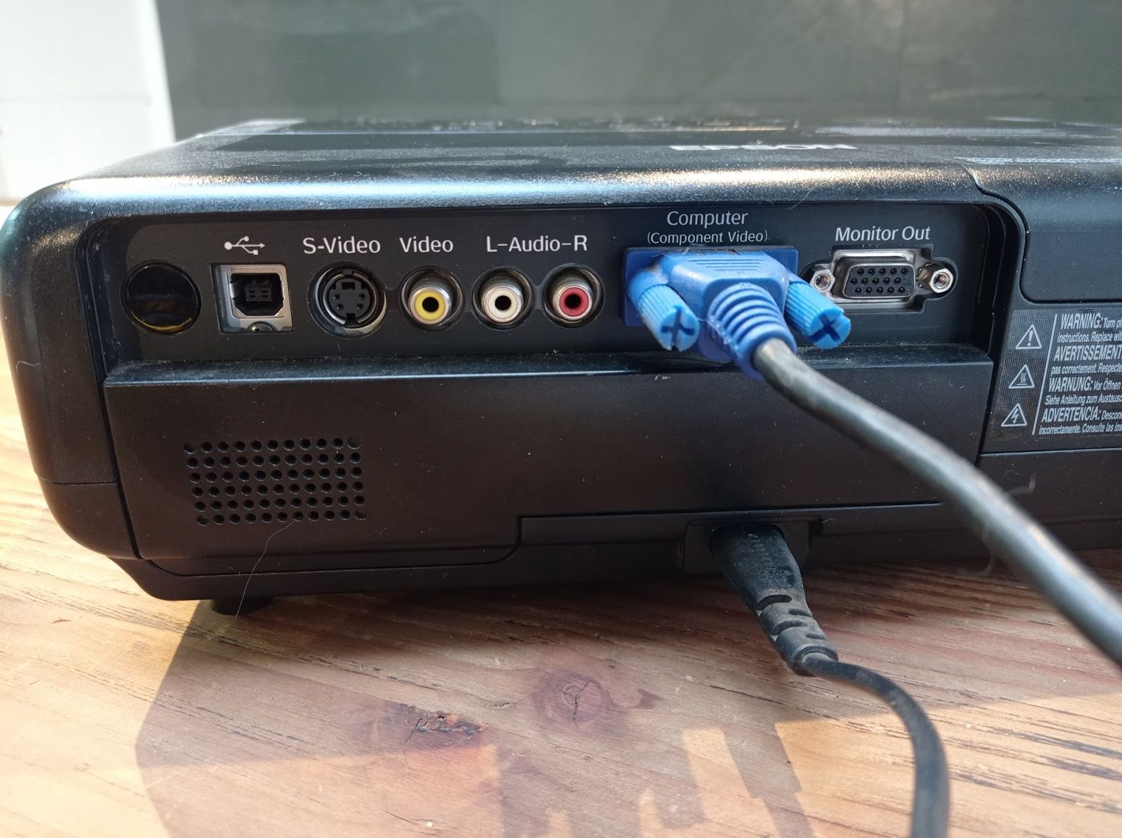 Proyector Epson PowerLite 77c - Imagen 5