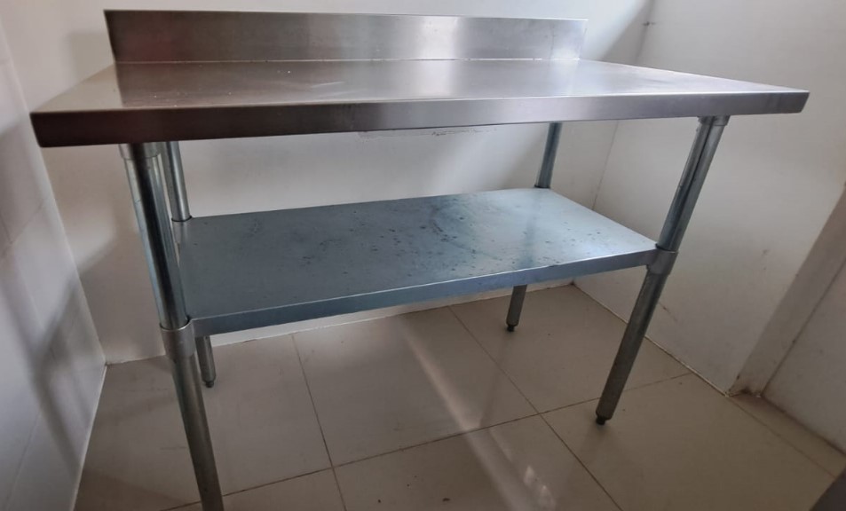 Mesón de trabajo de acero inoxidable
