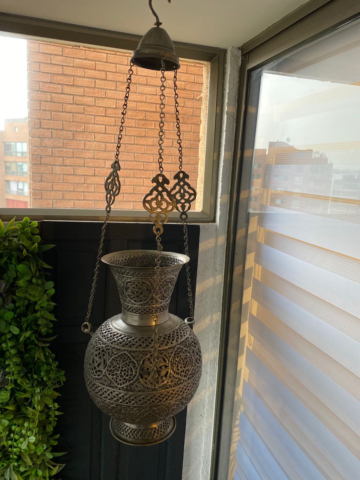 Lámpara de Bronce labrada a mano - Imagen 2