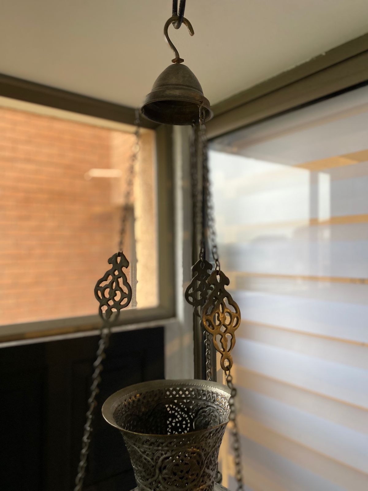 Lámpara de Bronce labrada a mano - Imagen 3