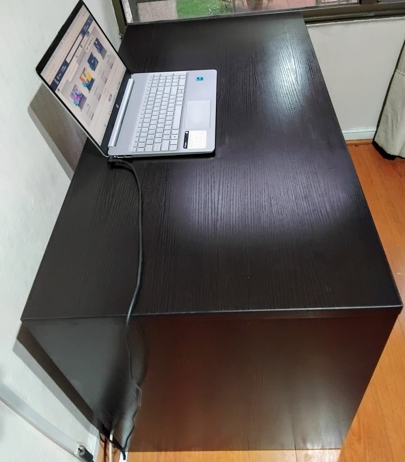 Escritorio negro con cajonera - Imagen 2