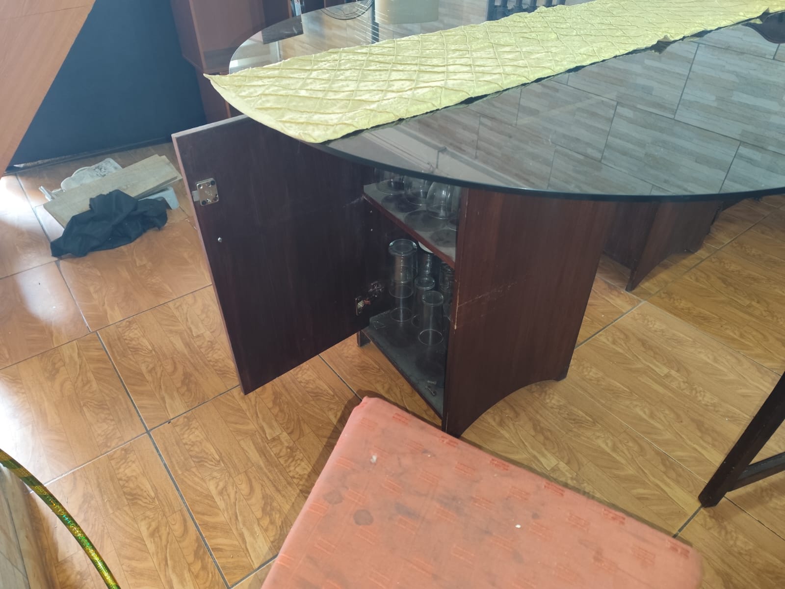 Juego comedor vidrio y 6 sillas - Imagen 6