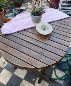 Mesa ovalada de madera
