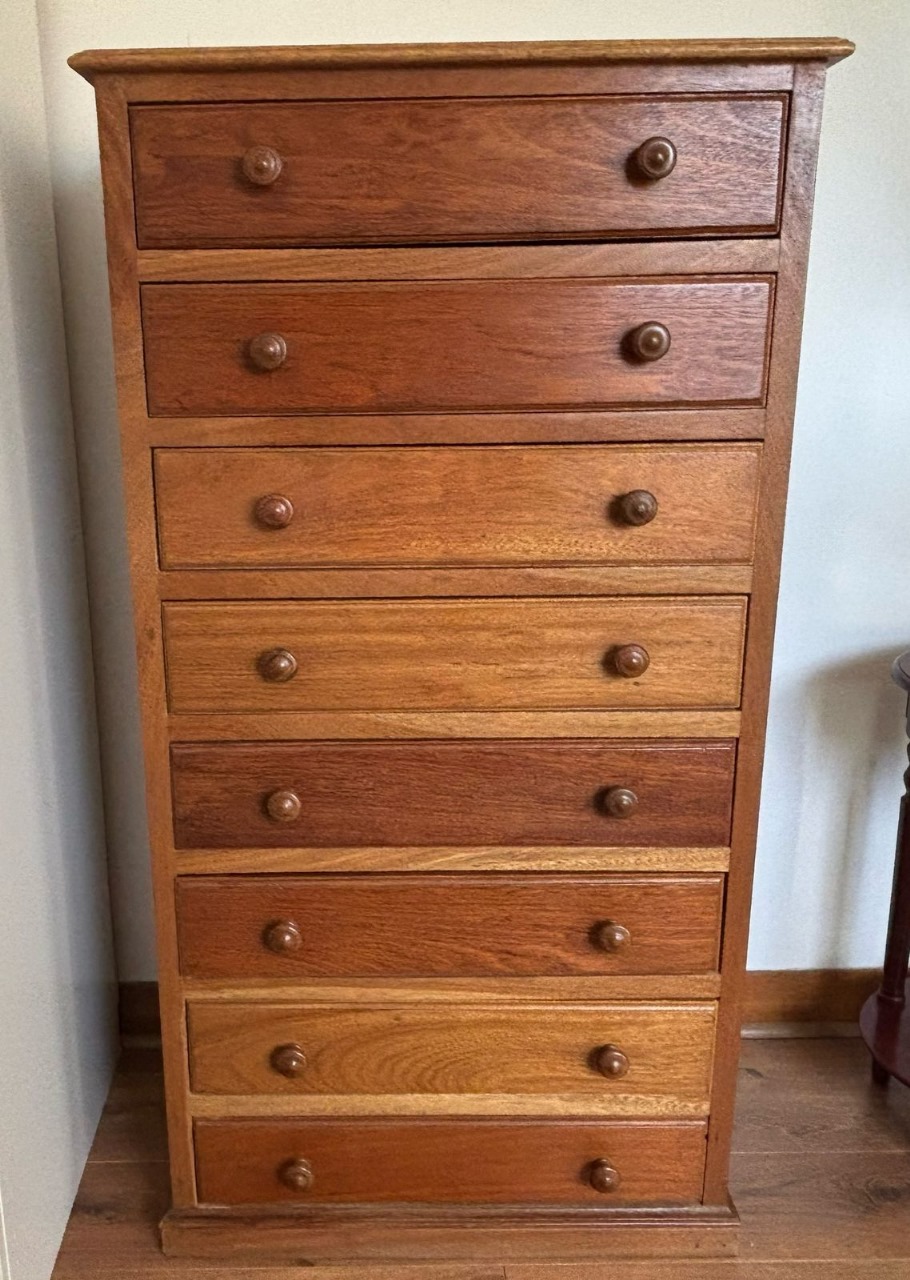 Cómoda 8 cajones alta