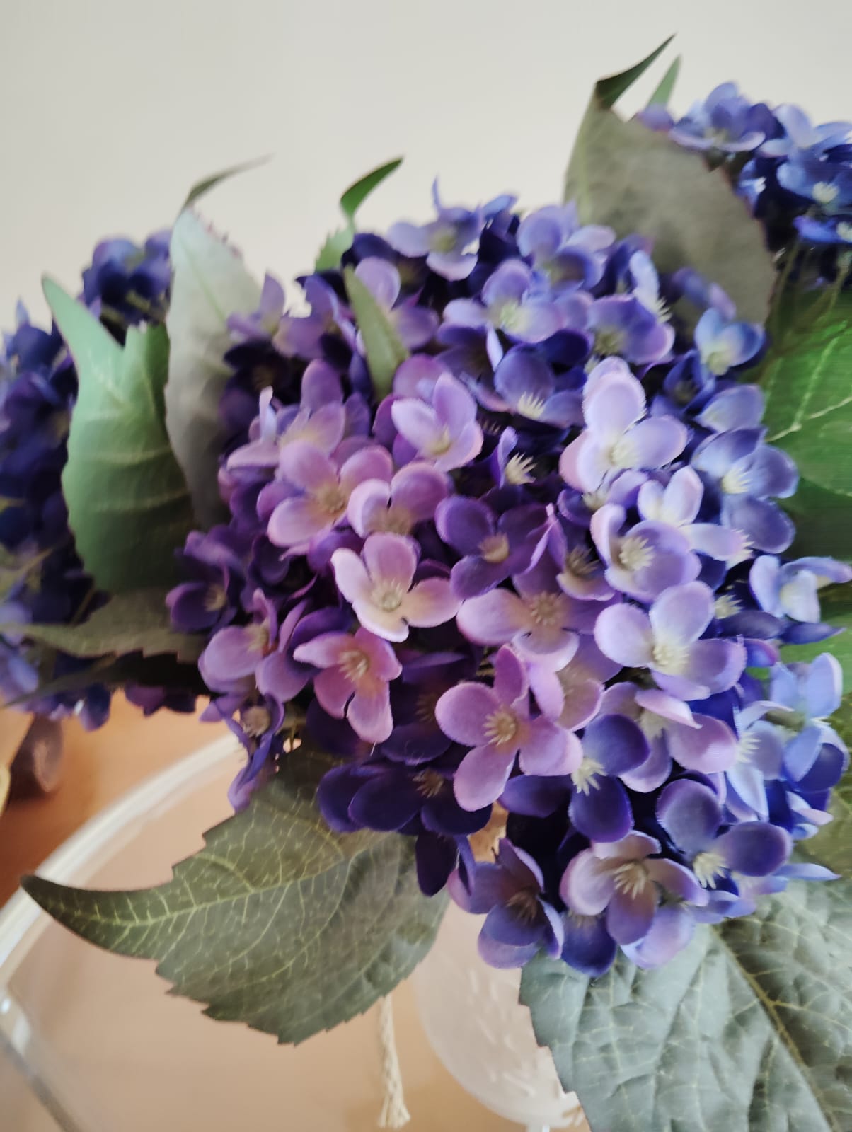 Arreglo floral hortensias artificiales - Imagen 4