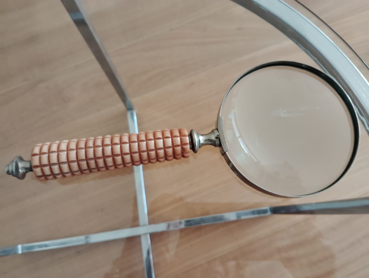 Lupa antigua metálica