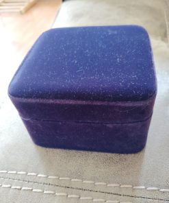 Caja aterciopelada azul