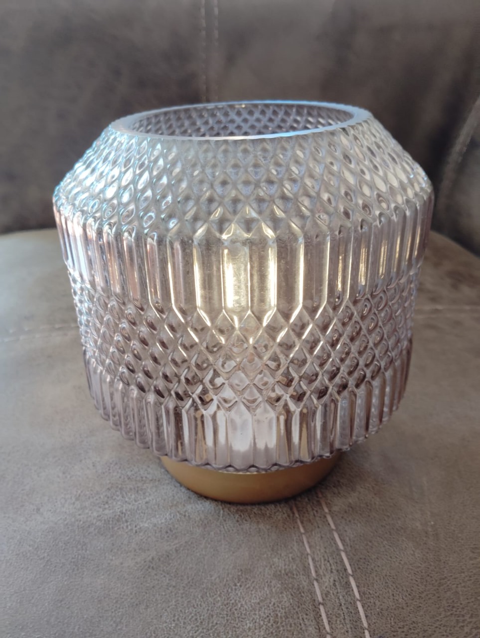 Lámpara de vidrio facetado