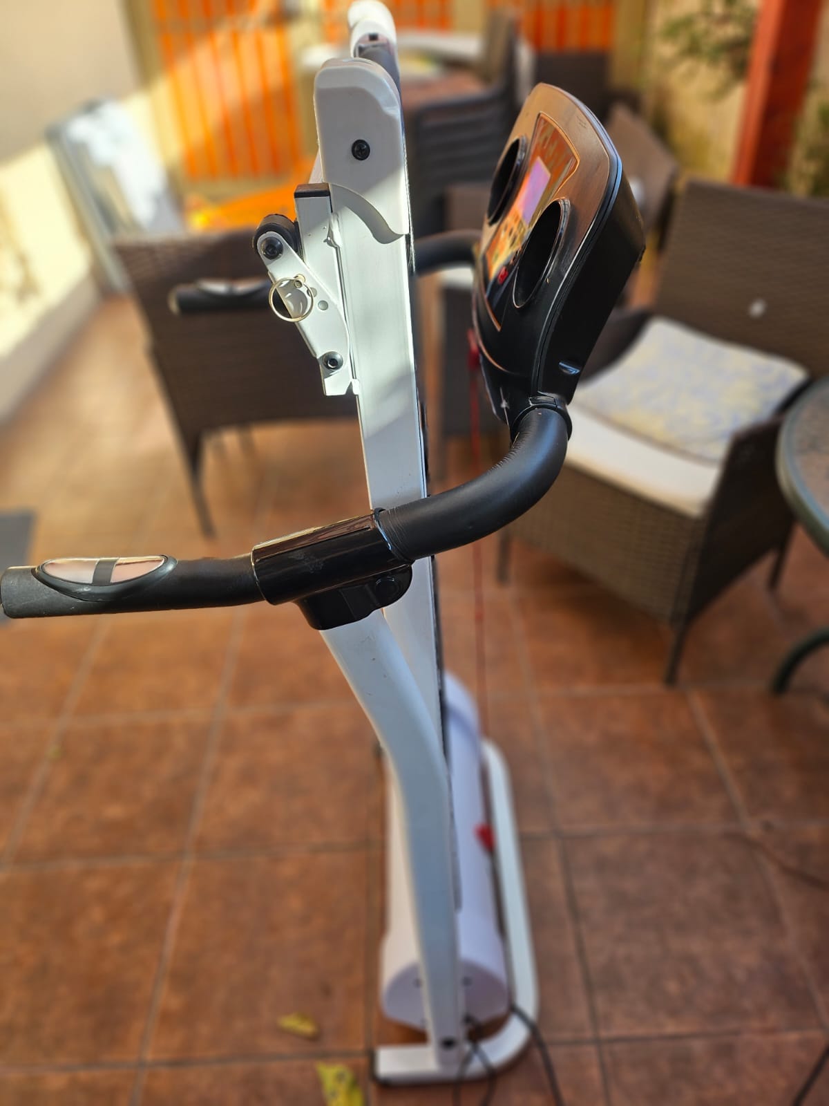 Trotadora eléctrica plegable 1.5 HP BASKO FITNESS - Imagen 4