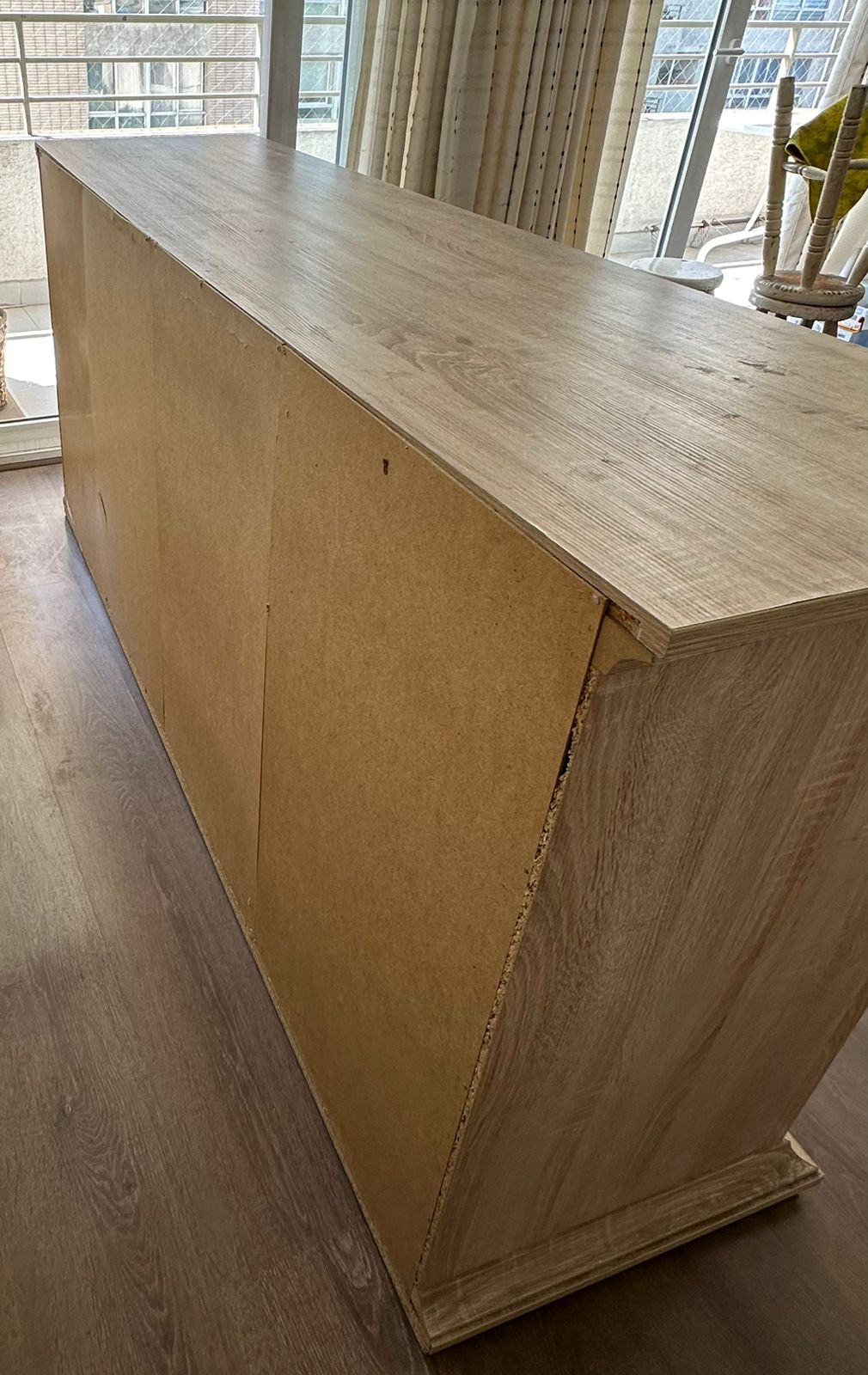 Cómoda cajonera 8 cajones enchapada - Imagen 4