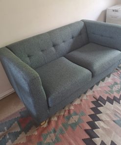 Sofá 2 cuerpos celeste tela