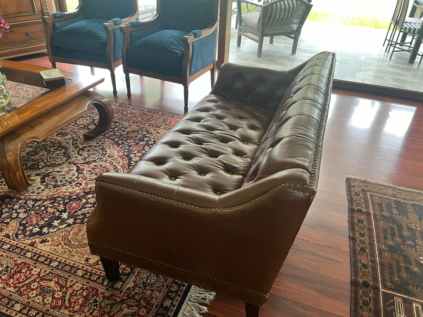 Sofá 2 cuerpos capitoné eco cuero Caramel - Imagen 5