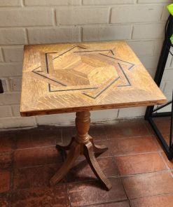 Par mesitas laterales con marquetería