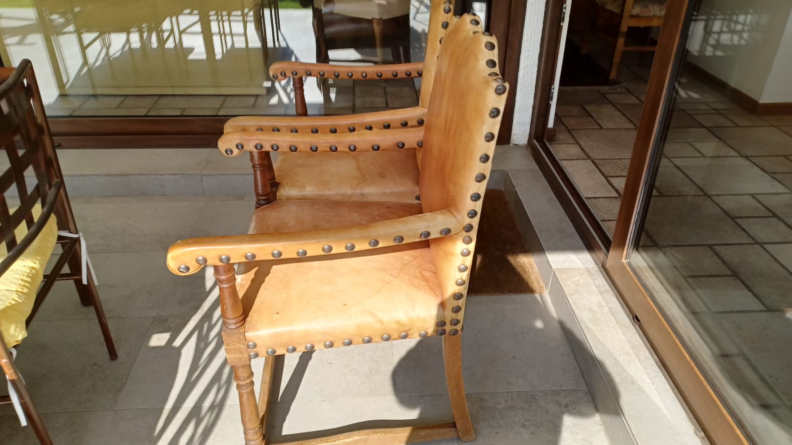 Juego de comedor madera 6 sillas y 2 sitiales - Imagen 9