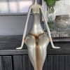 Figura mujer sentada Poliresina