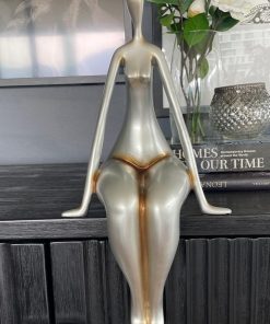 Figura mujer sentada Poliresina