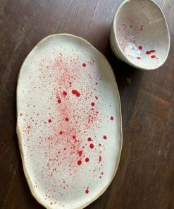 Plato y pocillo de cerámica manchas rojas