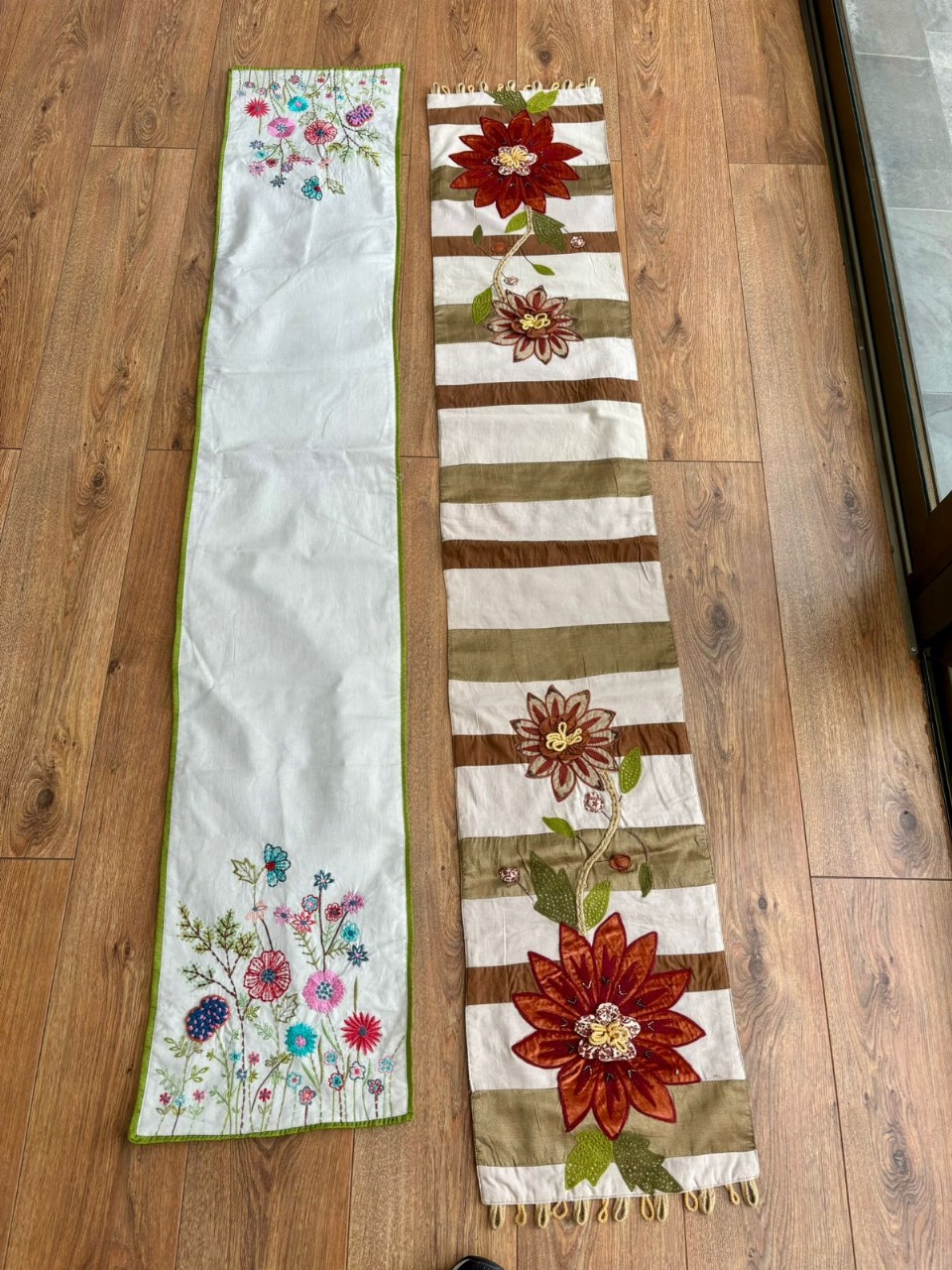 Caminos de mesa bordados