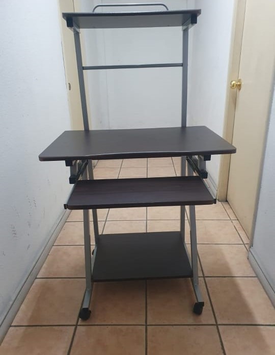 Escritorio computador alto