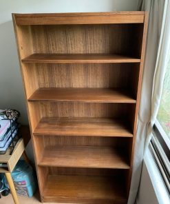 Librero enchapado rustico