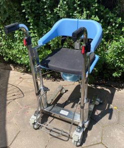 Silla de traslado con bandeja y balde MedicalTec