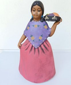 Figura mujer manta floreada cerámica Mexicana
