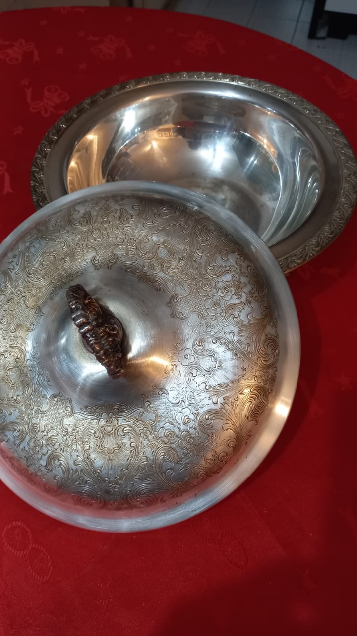 Fuente con tapa peltre