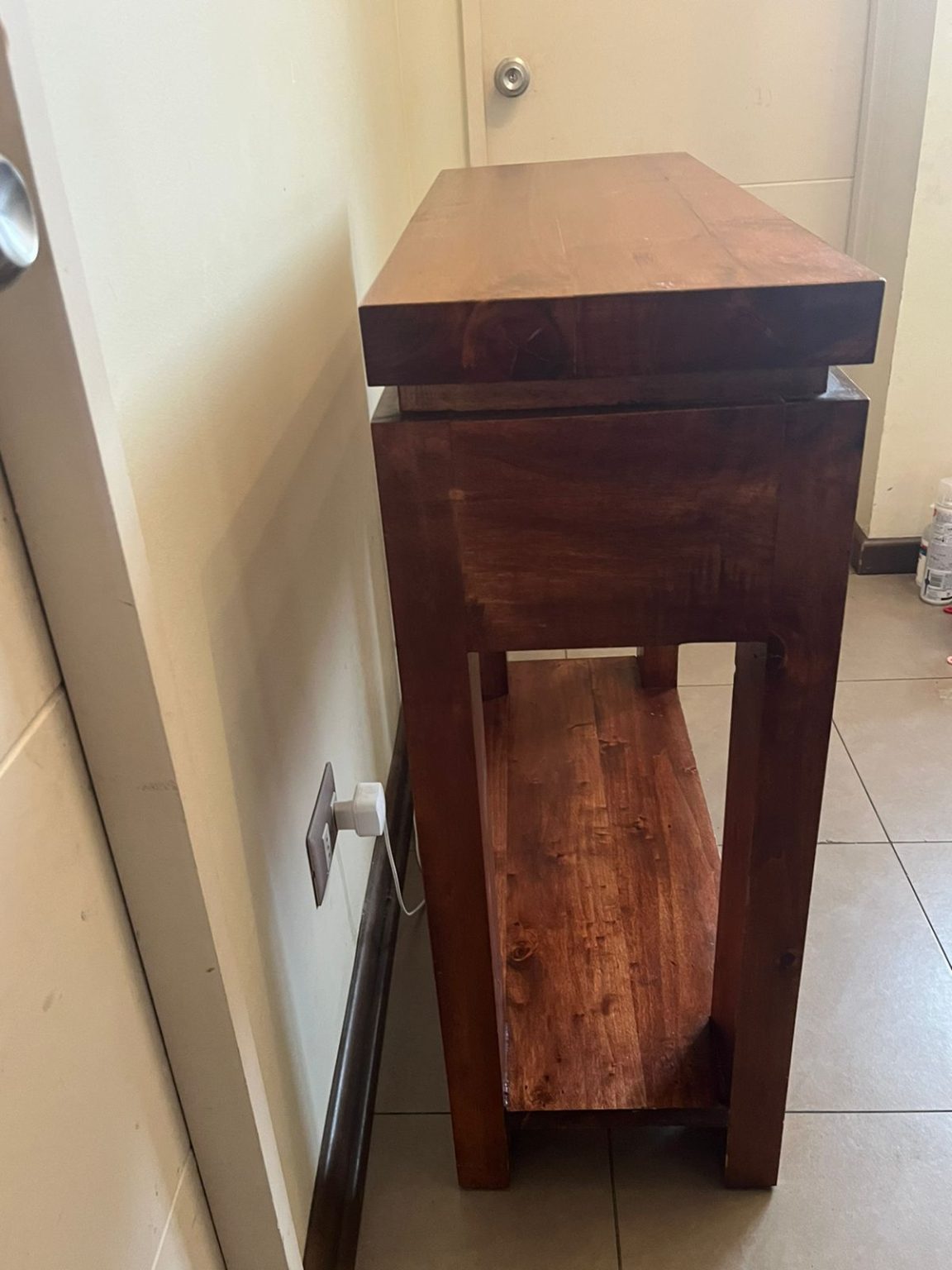 Arrimo de madera con 1 cajón Vende y compra artículos de segunda mano