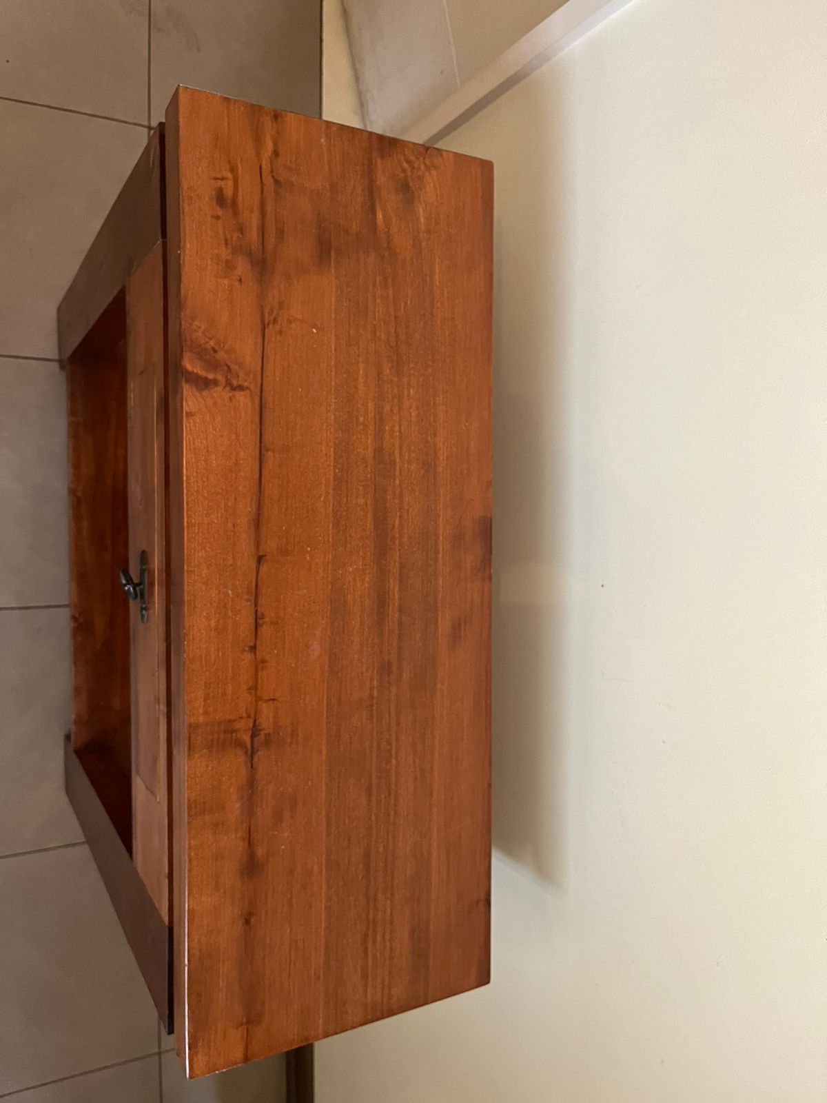 Arrimo de madera con 1 cajón Vende y compra artículos de segunda mano