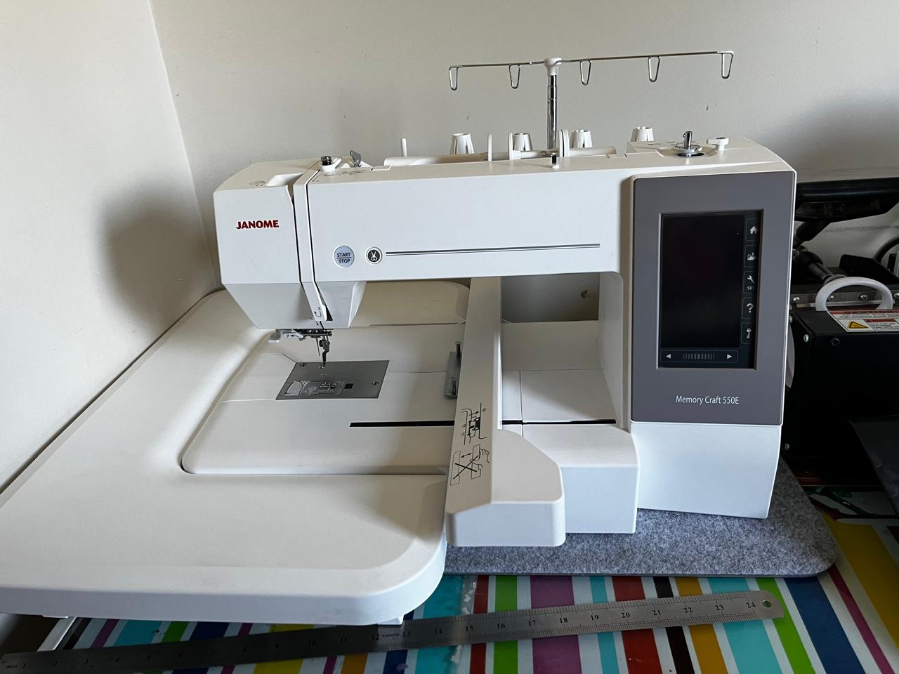 Bordadora Janome MC550e - Imagen 2