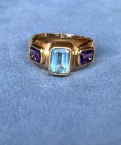 Anillo de oro rojizo