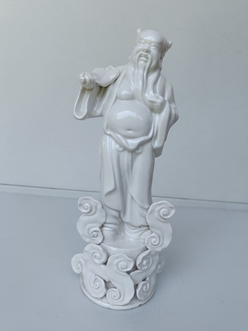 Figura china de porcelana blanca