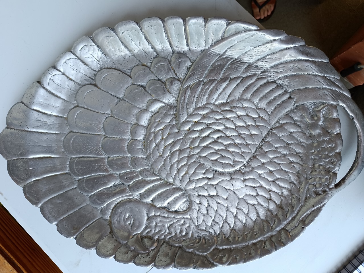 Fuente con tallado pavo Peltre