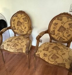 Par sitiales tallados hojas