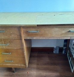Escritorio mueble de trabajo enchapado