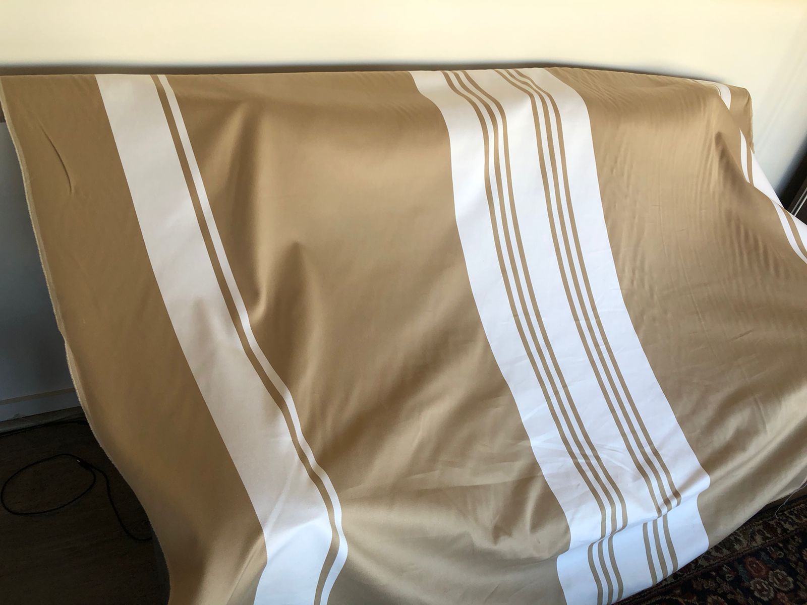 Genero de algodón café y rayas blancas - Imagen 3