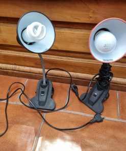 Lámpara de mesa negra pinza 