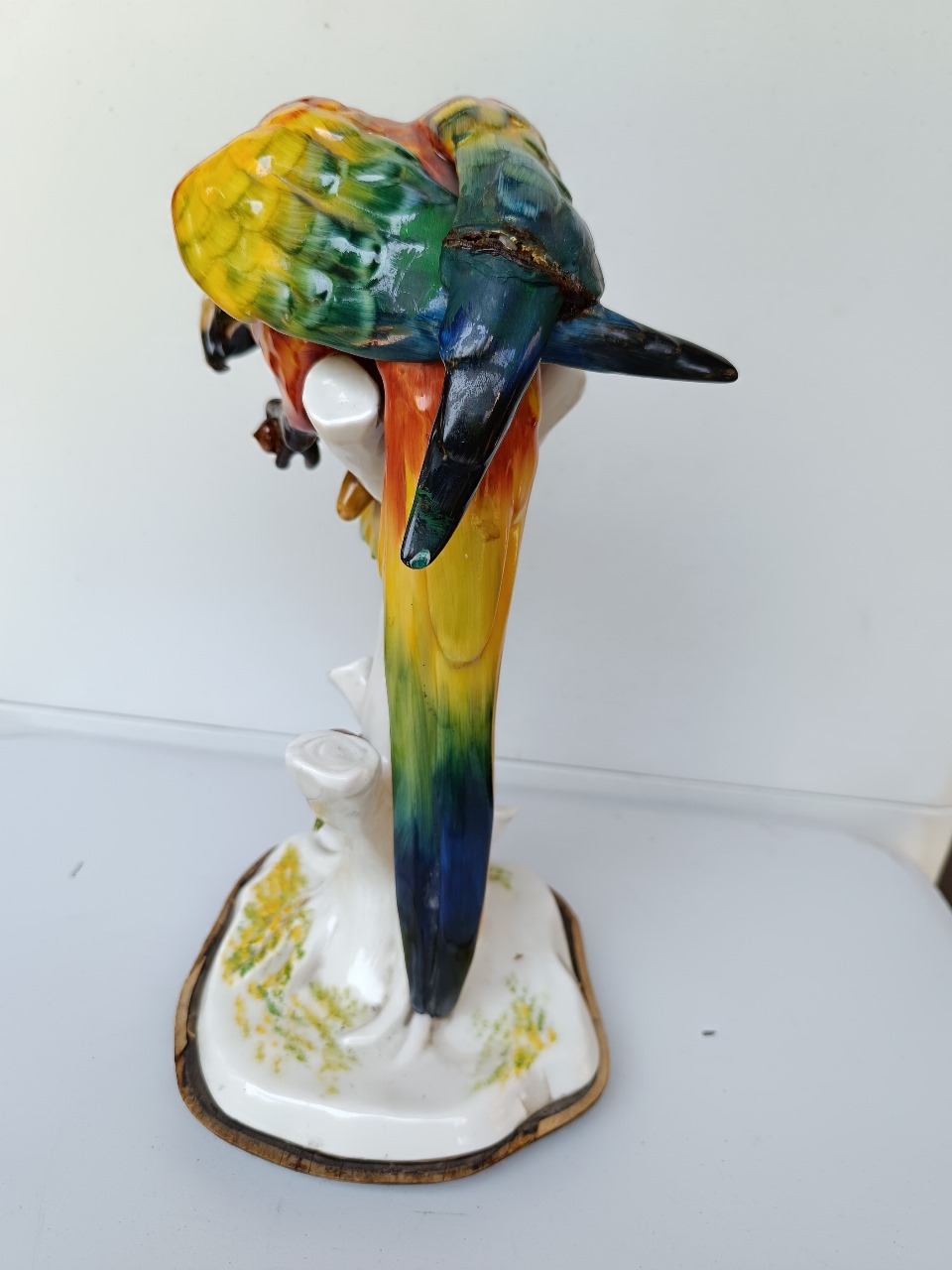 Figura guacamayo en tronco porcelana Bavaria - Imagen 2